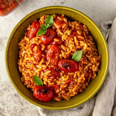 Risotto med Tomater och Basilika i Ugnsgryta