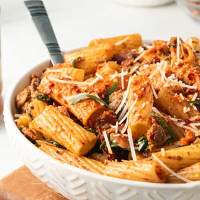 Rigatoni med Röd Pesto och Bacon